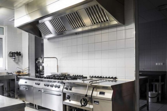 Installation système d'extraction dans une cuisine d'un restaurant - Bourges - AB Climatisation